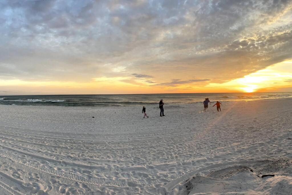 Lazy Palm 4 Pools Short Walk To Beach! Sleeps 5! Panama City Beach Kültér fotó